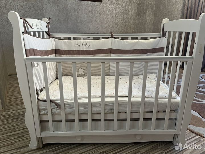 Детская кровать с маятником и ящиком