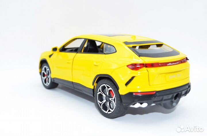 Модель автомобиля Lamborghini Urus