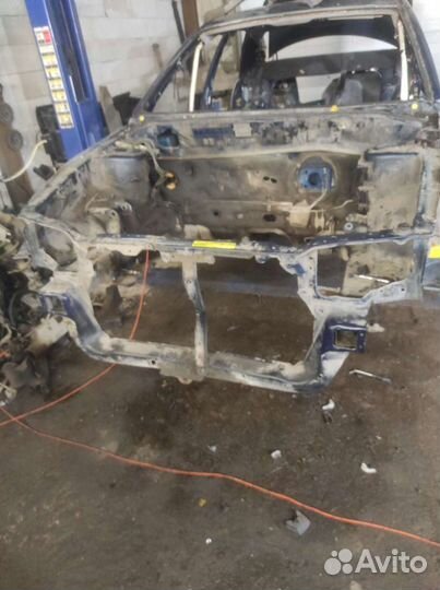 Передняя часть кузова Volvo s40 V40 1999-2004