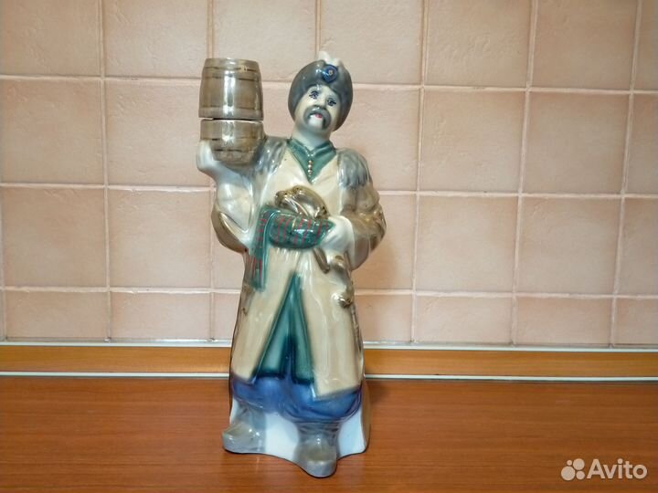 Статуэтки,штофы