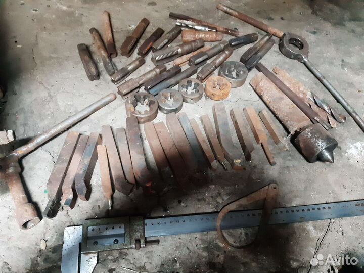 Токарные резцы по металлу,метчики,и т.д