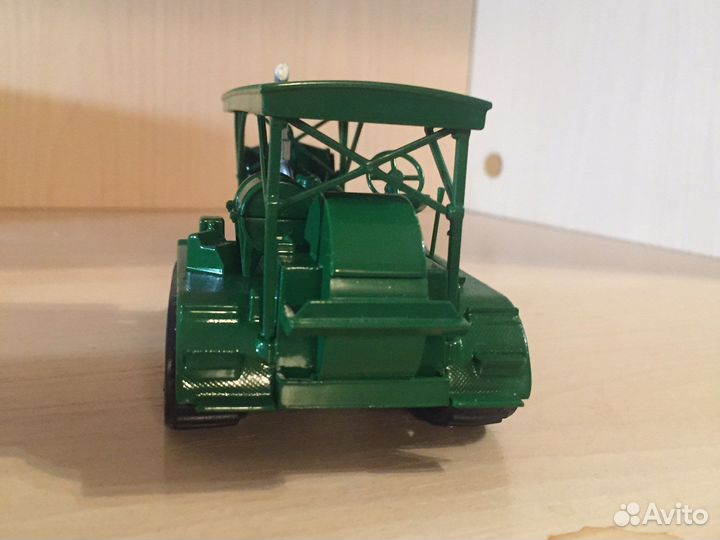 Модель трактора Holt (1:43)
