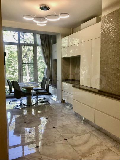 4-к. квартира, 150 м², 2/5 эт.