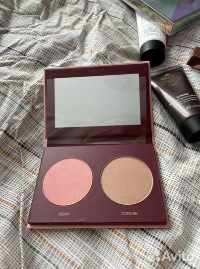 Палетка теней huda beauty