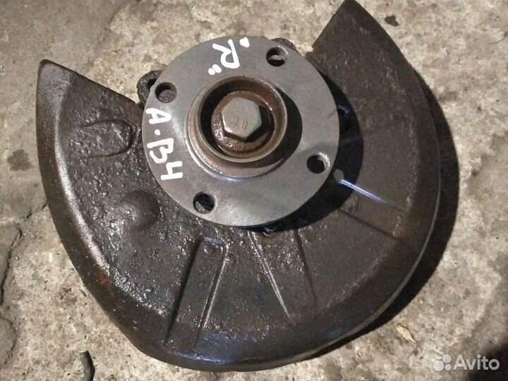 Поворотный кулак Ауди 80 В4