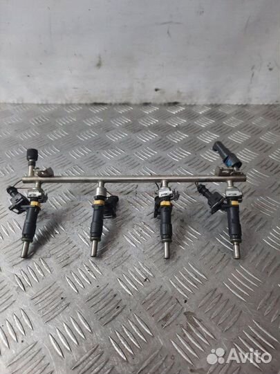 Топливная рампа Opel Signum хэтчбэк 5 дв. 1.8