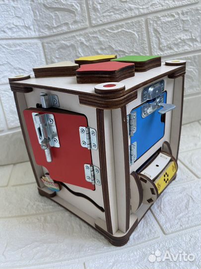 Бизиборд Куб со светом 17х18х17