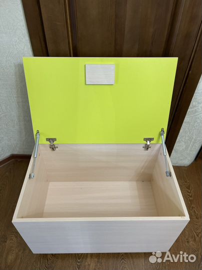 Сундук на колесиках с тормозами