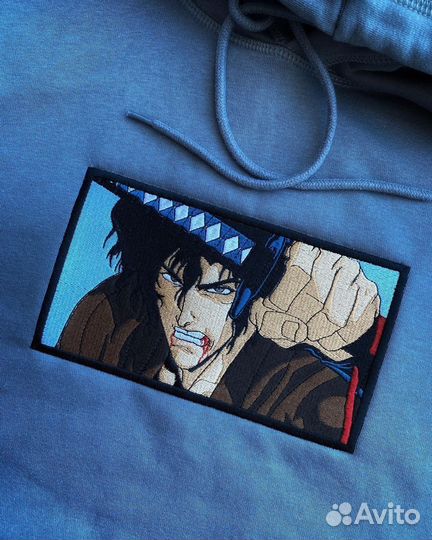 Машинная вышивка на одежде и текстиле нашивки