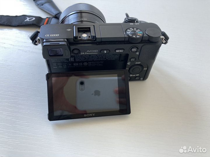 Фотоаппарат Sony a6000 с двумя объективами
