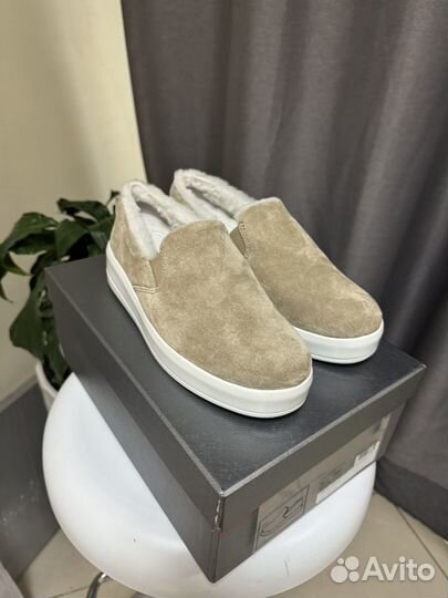 Слипоны женские с мехом Prada оригинал 36,5р