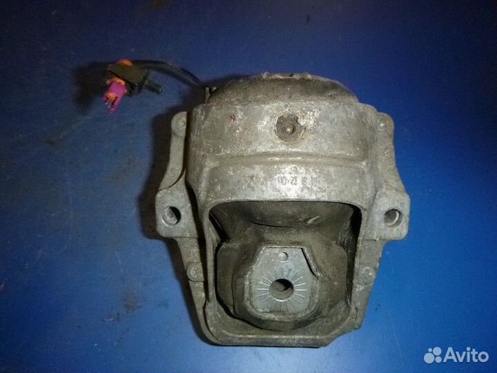 Опора двигателя левая audi Q5 2008