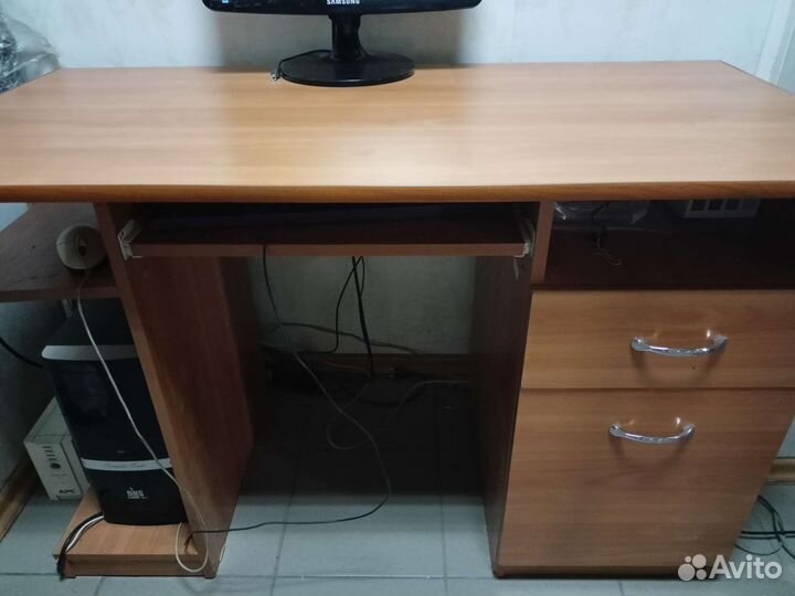 Компьютерный стол