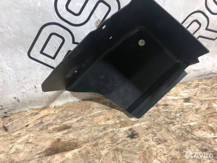 Крышка короба аккумулятора Mercedes-Benz C-Class