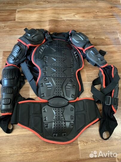 Продам мотозащиту в хорошем состоянии,XL