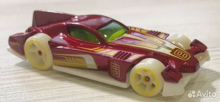 2005 HOT wheels formul8R #8 красный