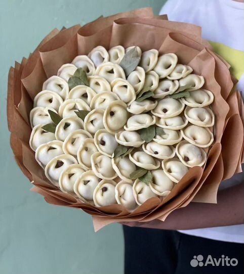 Мужские букеты из пельменей / шоколадный подарок