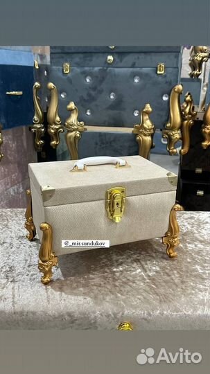 Шкатулка на ножках