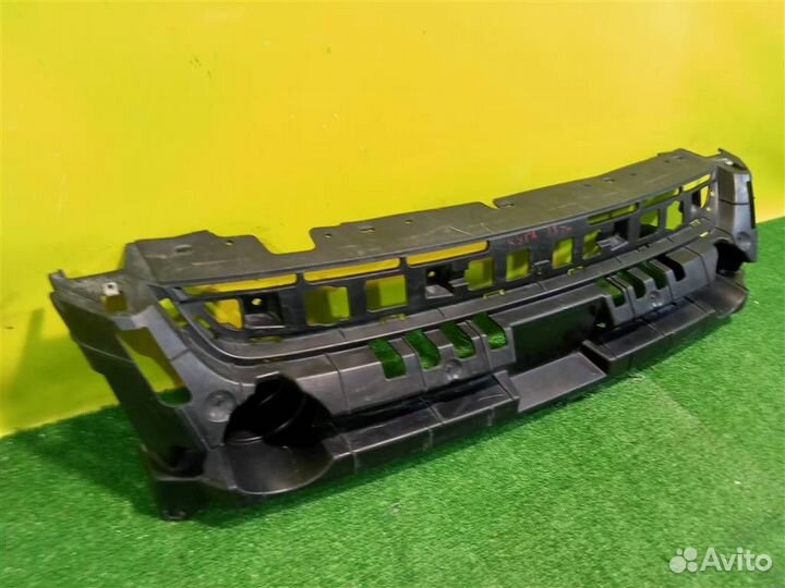 Кронштейн решетки радиатора Ford Kuga 2 CBS 2011