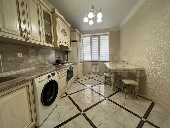 2-к. квартира, 71 м², 1/4 эт.