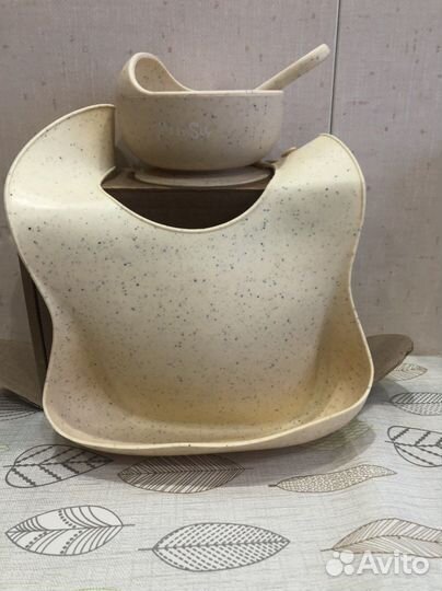 Набор детской силиконовой посуды с нагрудником