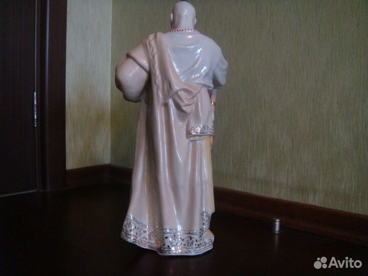 Очень большая статуэтка 