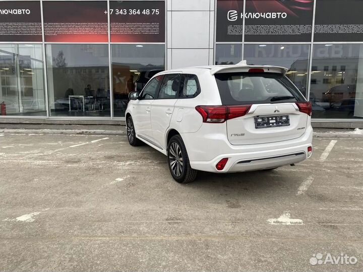 Mitsubishi Outlander 2.0 CVT, 2022