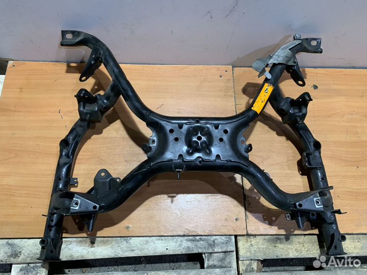 Подрамник передний Bmw e38