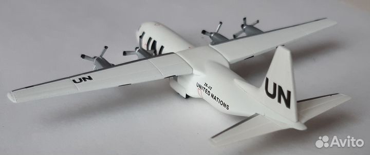 Модель самолета Lockheed L-100-30 