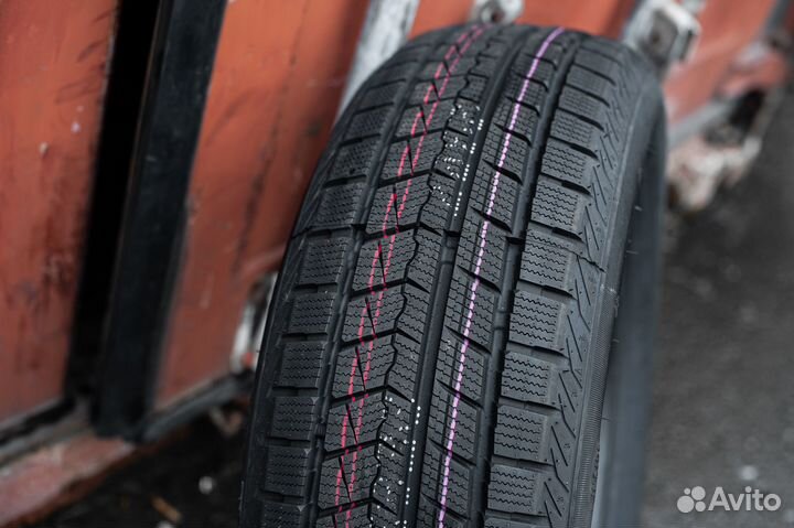 Zmax Icepioneer 868 235/45 R18 98H