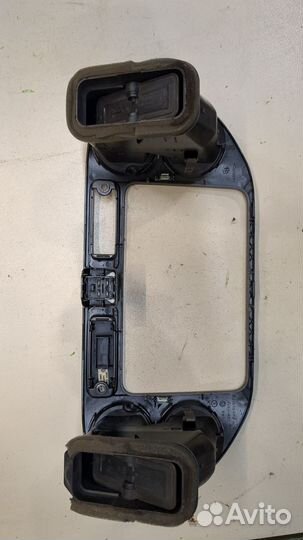 Рамка под магнитолу Volkswagen Tiguan, 2009