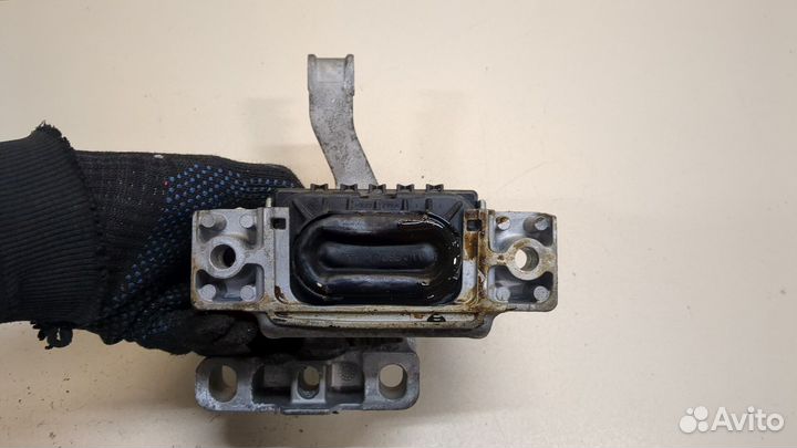 Подушка крепления двигателя Volkswagen Jetta 7 2018, 2019