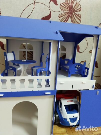 Большой кукольный домик