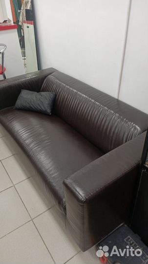 Кожаный диван