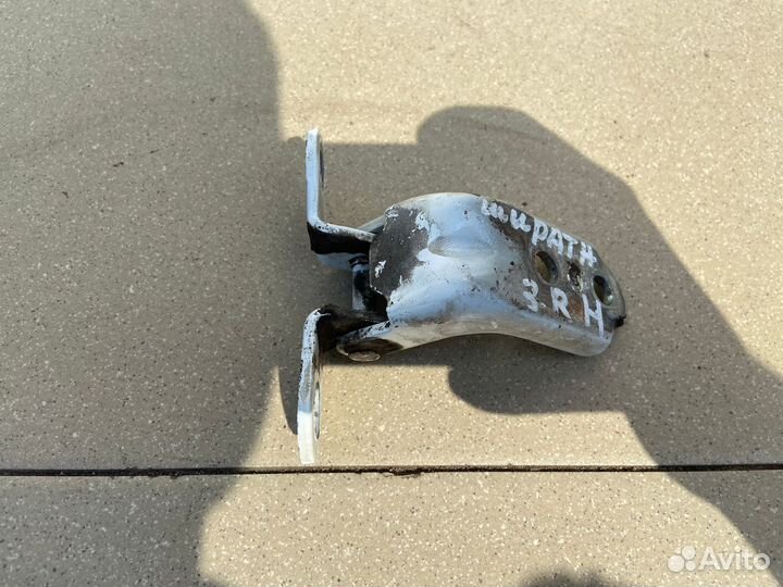 Петля двери задняя правая нижняя Kia cerato 2