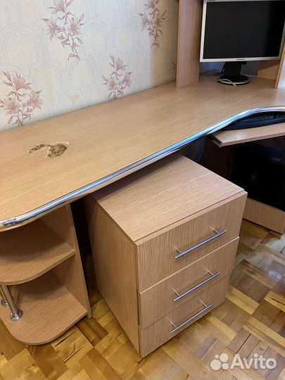 Компьютерный стол