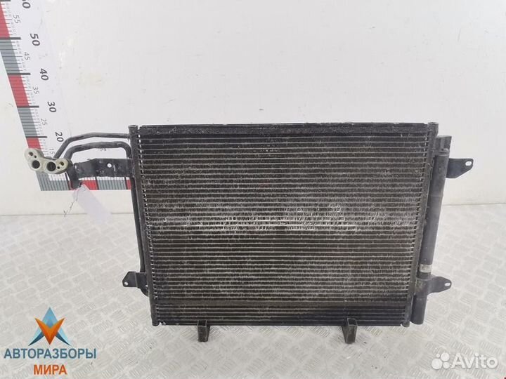 Радиатор кондиционера Volkswagen Touran 2004