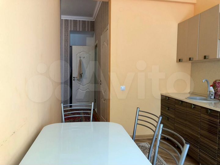 2-к. квартира, 55 м², 1/3 эт.