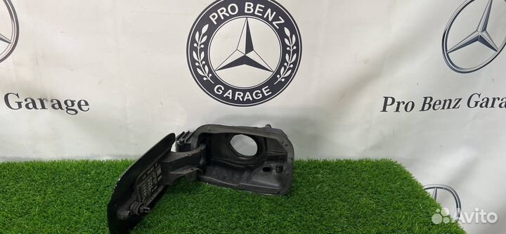 Лючок топливного бака Mercedes-Benz C-Класс