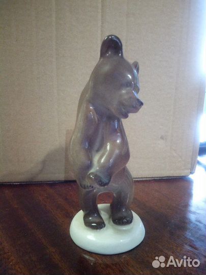 Фарфоровая статуэтка'' медведь бурый ''