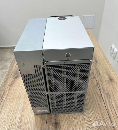 Асик AntMiner Z15 PRO 840k