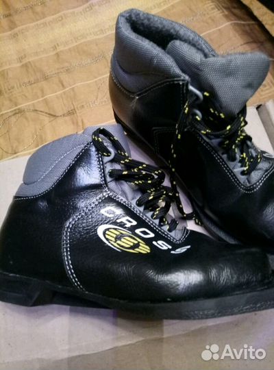 Лыжные ботинки