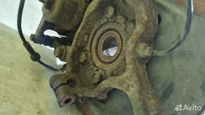 Кулак поворотный передний правый Nissan X-Trail