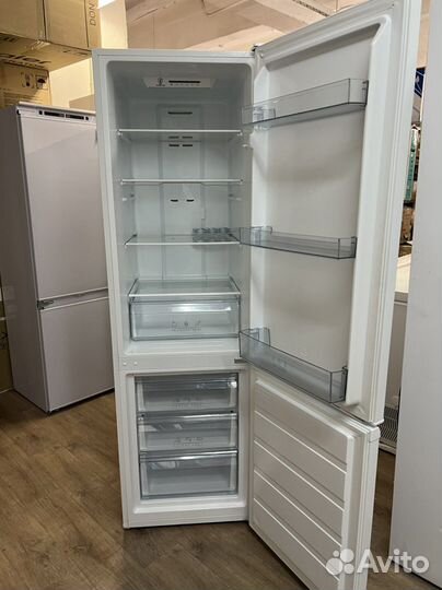 Холодильник Dexp NoFrost 265л54х180см