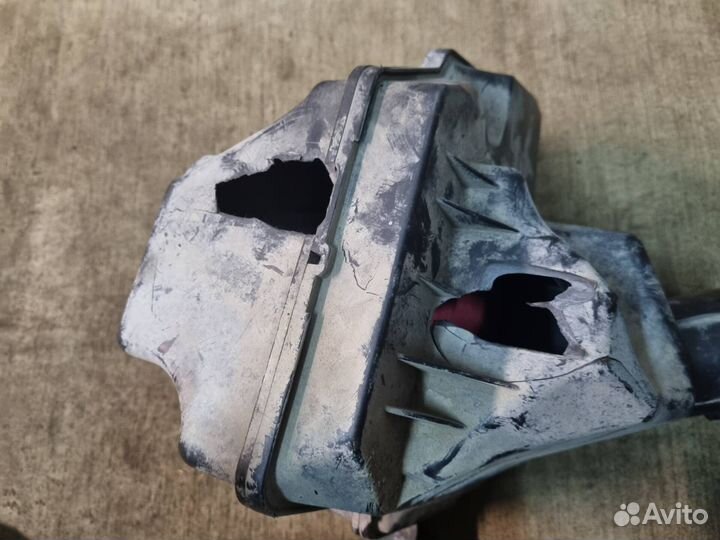 Корпус воздушного фильтра правый Infiniti FX50 S51