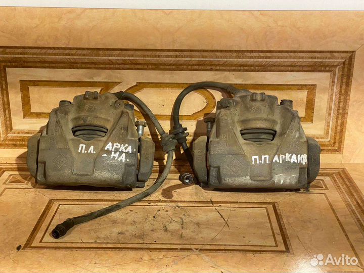 Передний левый суппорт Renault Arkana