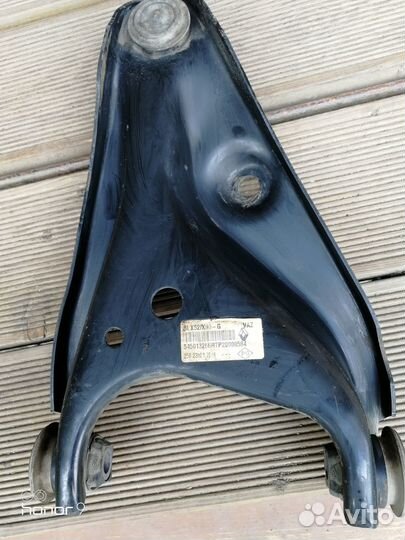 Рычаг передний левый