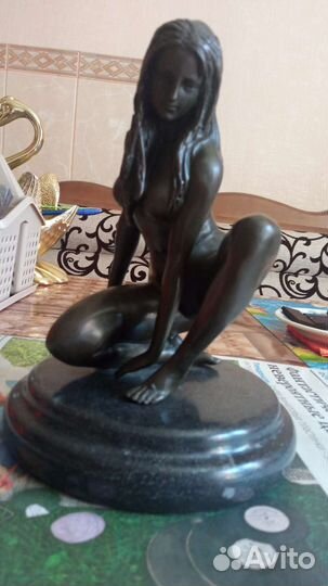 Статуэтка из литой бронзы