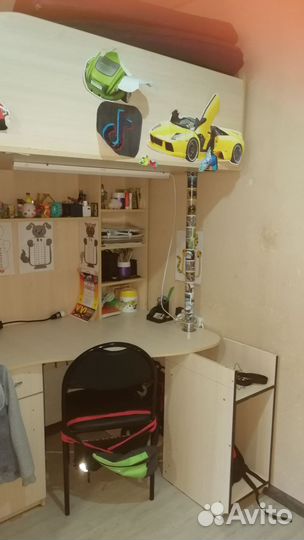 Рабочий стол со шкафом