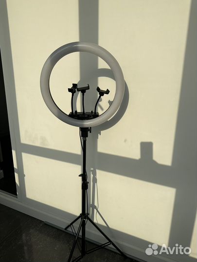 Кольцевая лампа со штативом